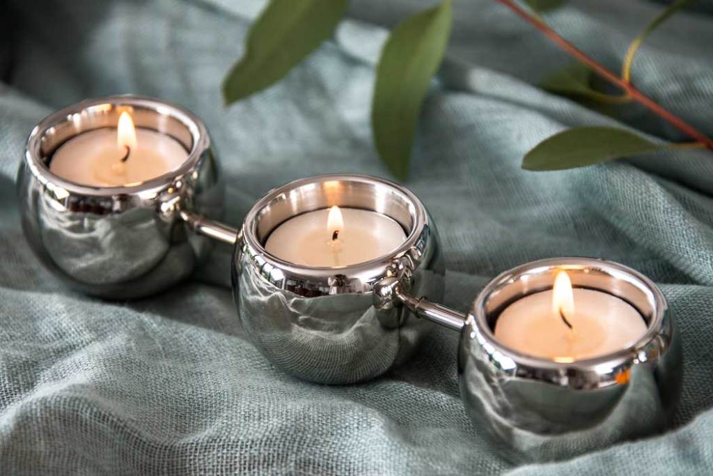 'Connect 3' tealight holder