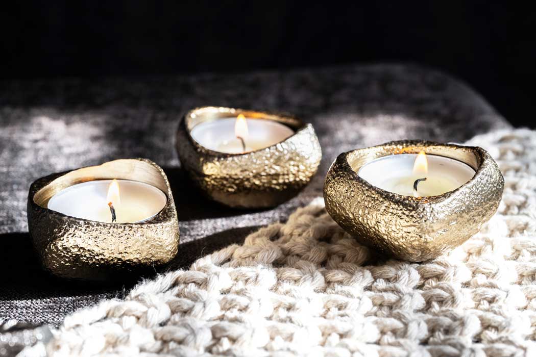 Textured tealight holder