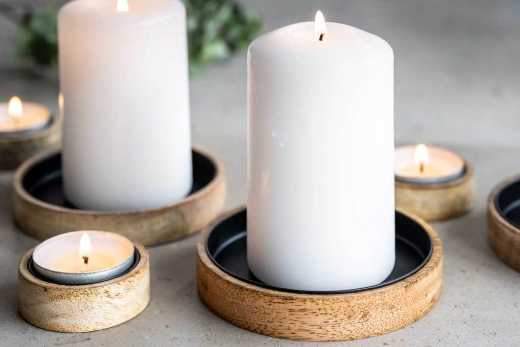Wood pillar candle holder