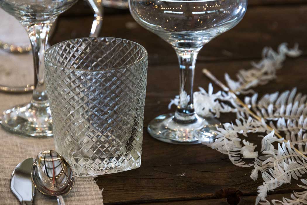 Medium diamond-cut tumbler