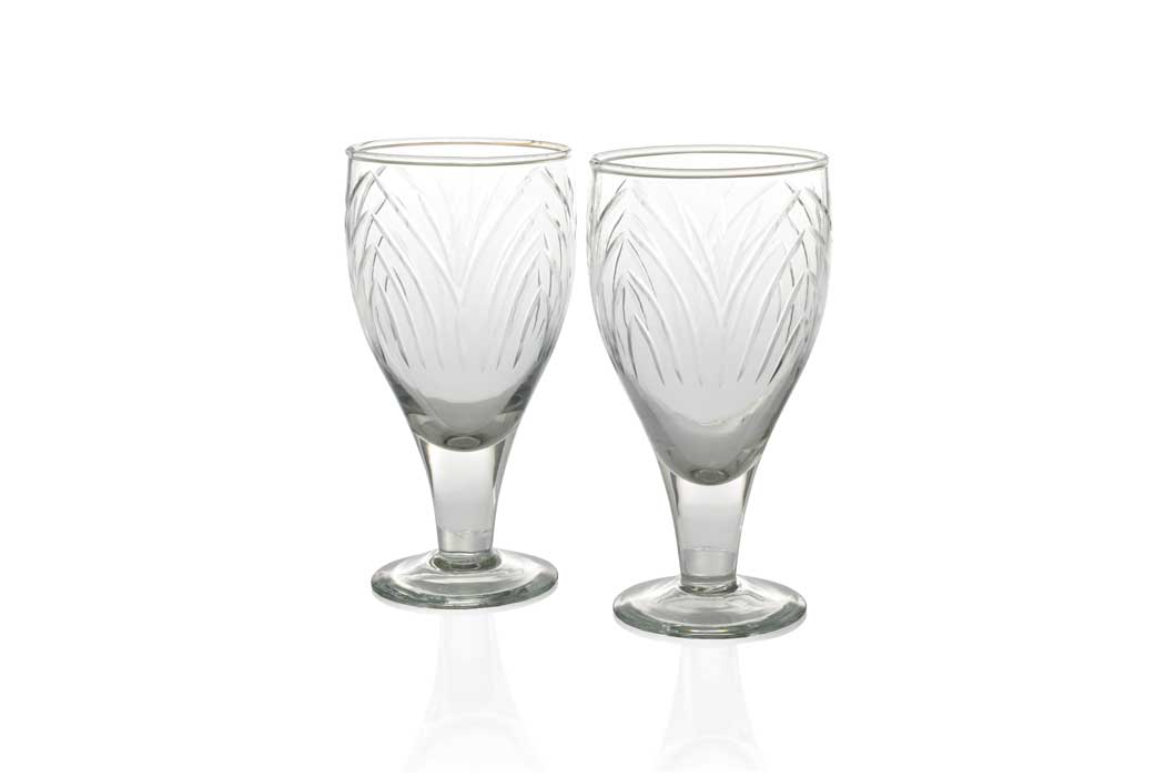 Single medium palm-cut wine glass